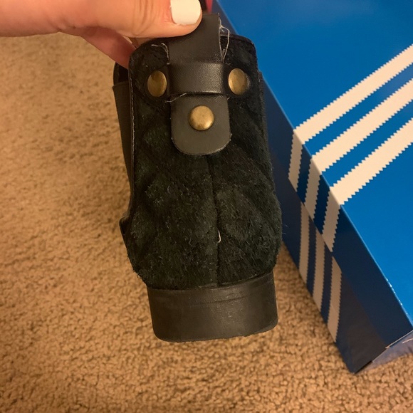 STEVE MADDEN BLACK BOOTIES - Picture 2 of 2